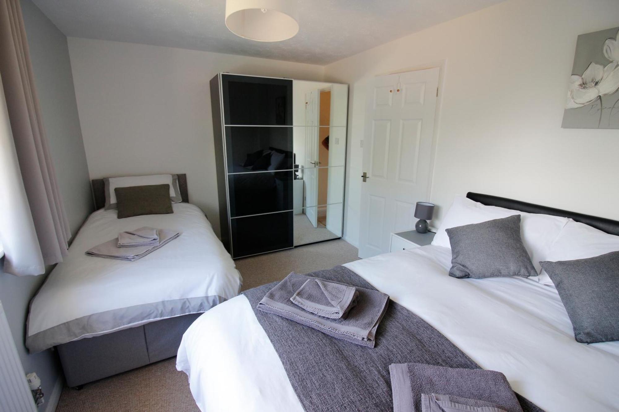 Hinckley Home Sleeps 5 Complete House Leicester Exteriör bild