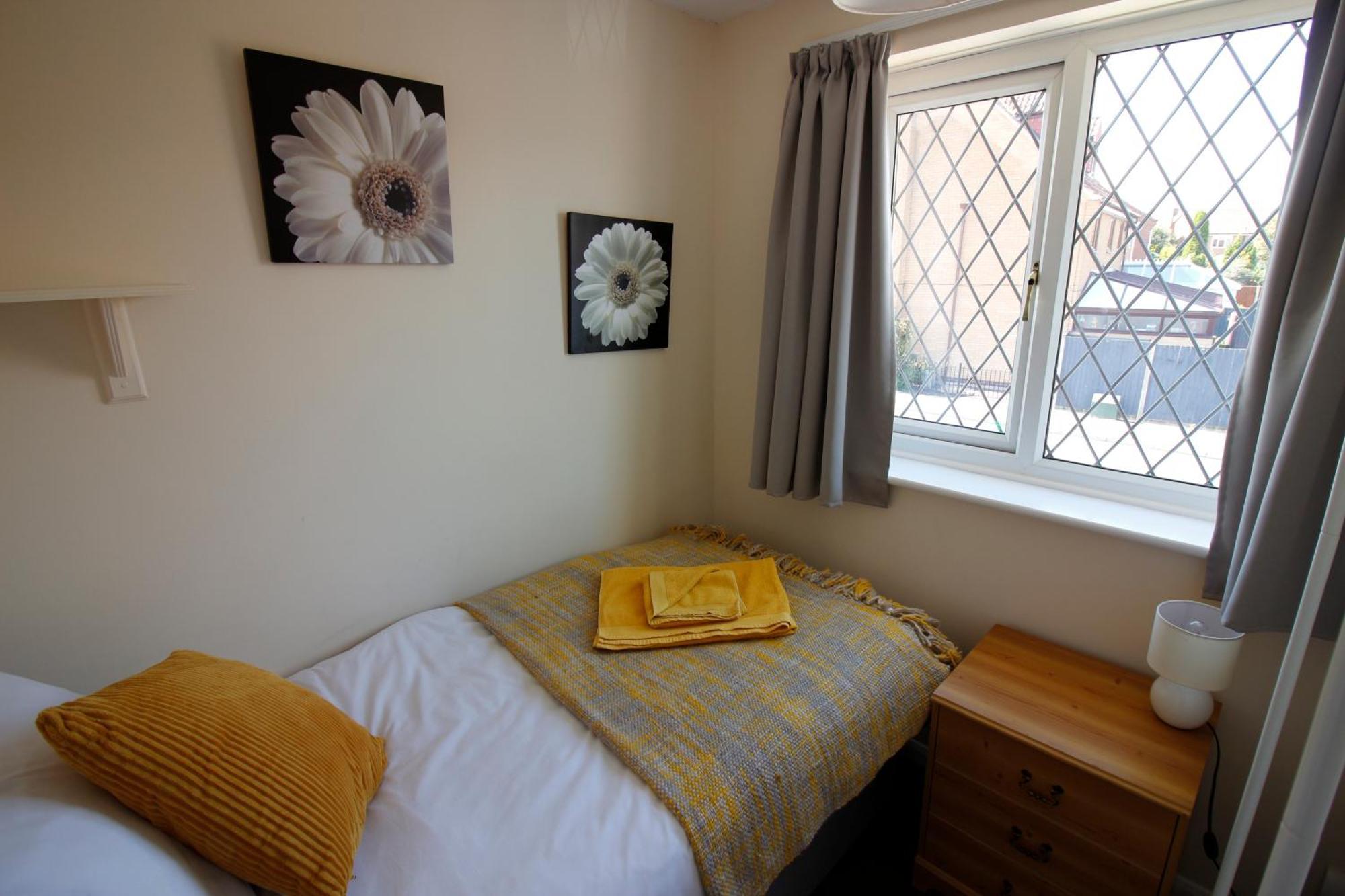 Hinckley Home Sleeps 5 Complete House Leicester Exteriör bild