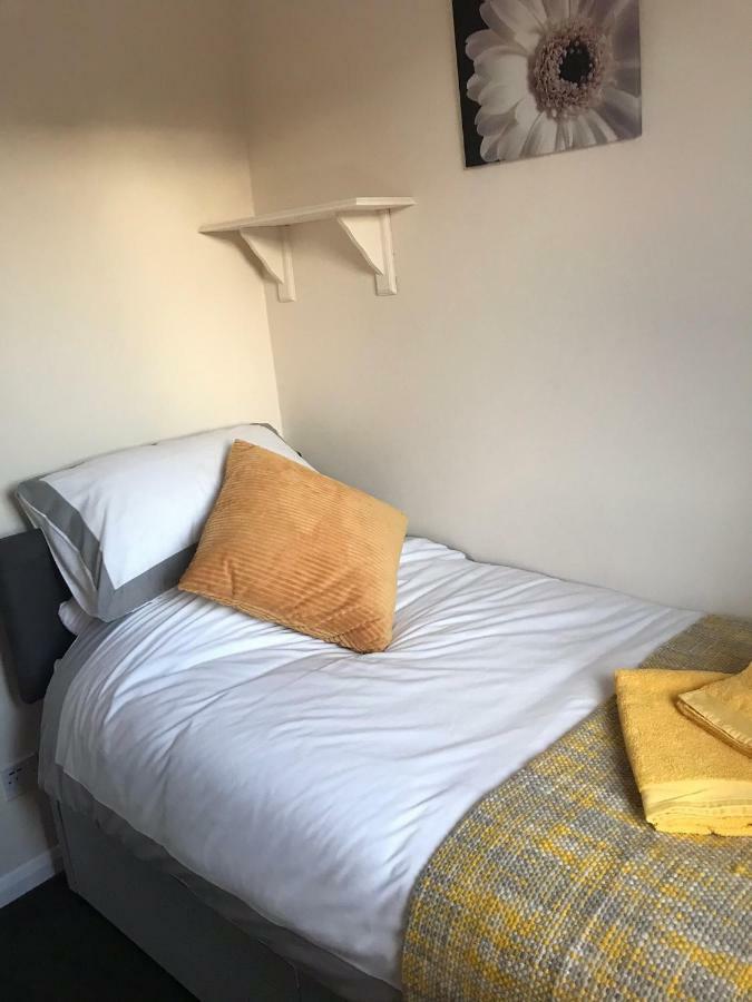 Hinckley Home Sleeps 5 Complete House Leicester Exteriör bild